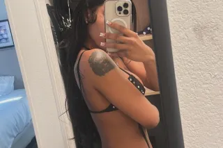 {yes im real 🦋} Ms Pretty Pink Pussy💦 Wet n Waxed 😻 im available now💦 - Image 5